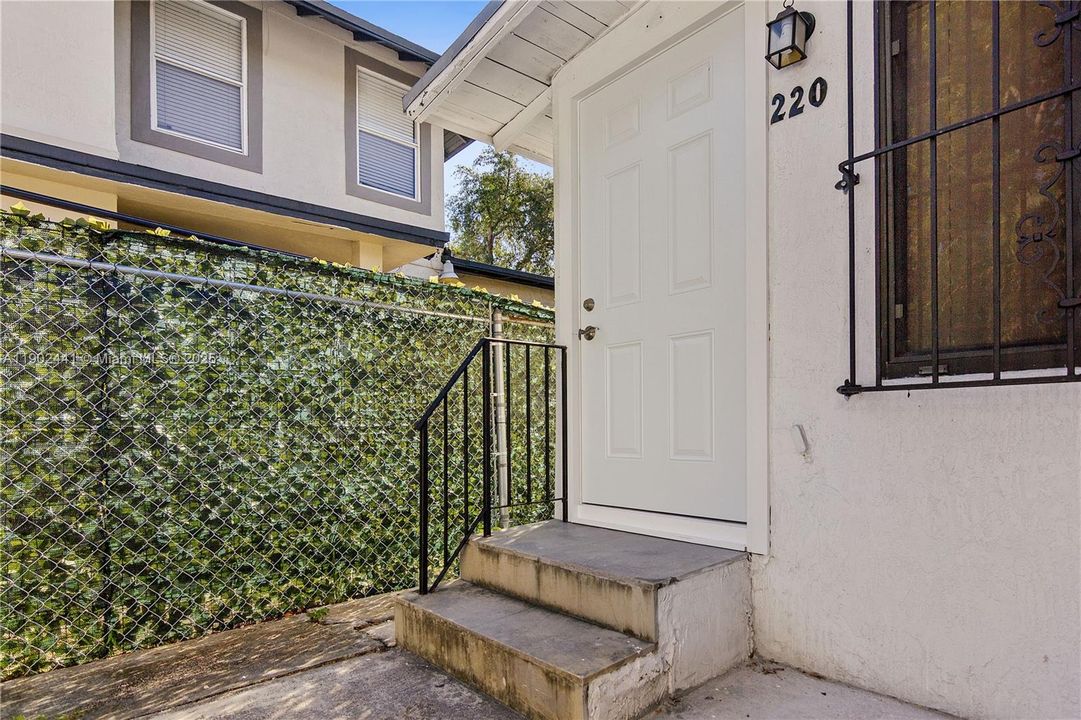 Recently Rented: $1,850 (1 beds, 1 baths, 500 Square Feet)