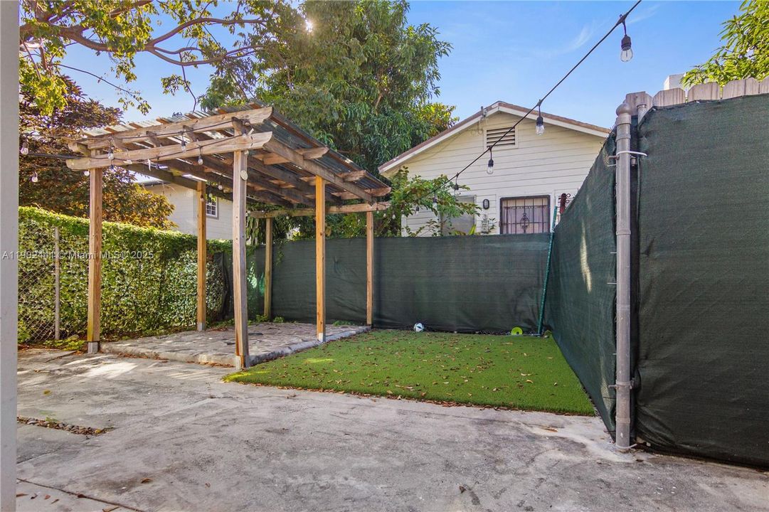 Recently Rented: $1,850 (1 beds, 1 baths, 500 Square Feet)