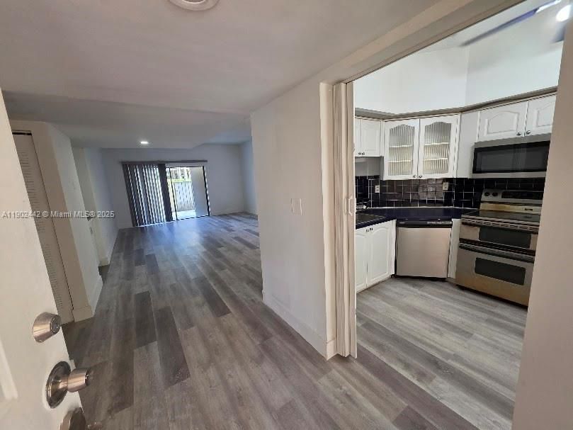 Recently Rented: $2,600 (3 beds, 2 baths, 1233 Square Feet)