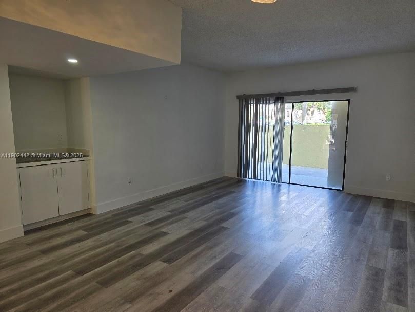 Recently Rented: $2,600 (3 beds, 2 baths, 1233 Square Feet)