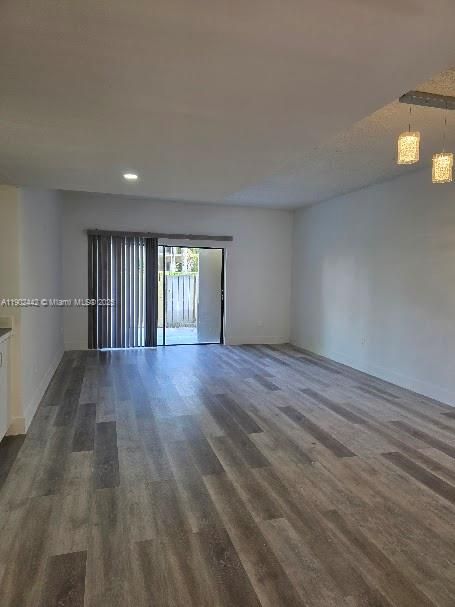 Recently Rented: $2,600 (3 beds, 2 baths, 1233 Square Feet)