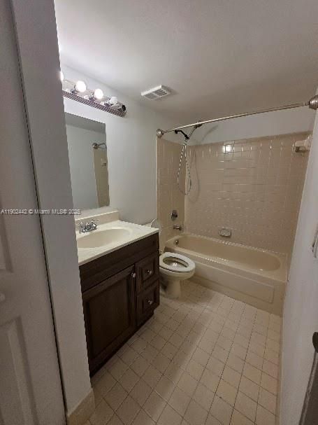 Recently Rented: $2,600 (3 beds, 2 baths, 1233 Square Feet)