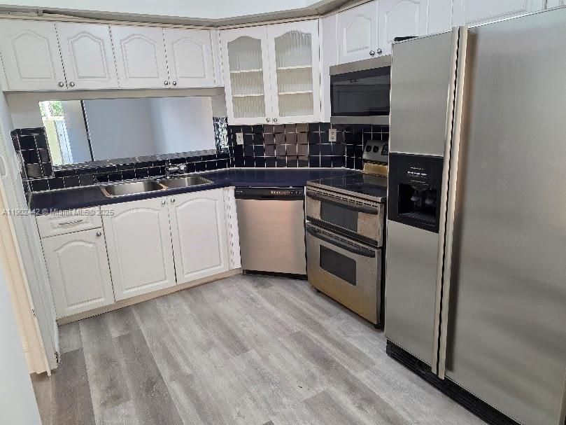 Recently Rented: $2,600 (3 beds, 2 baths, 1233 Square Feet)