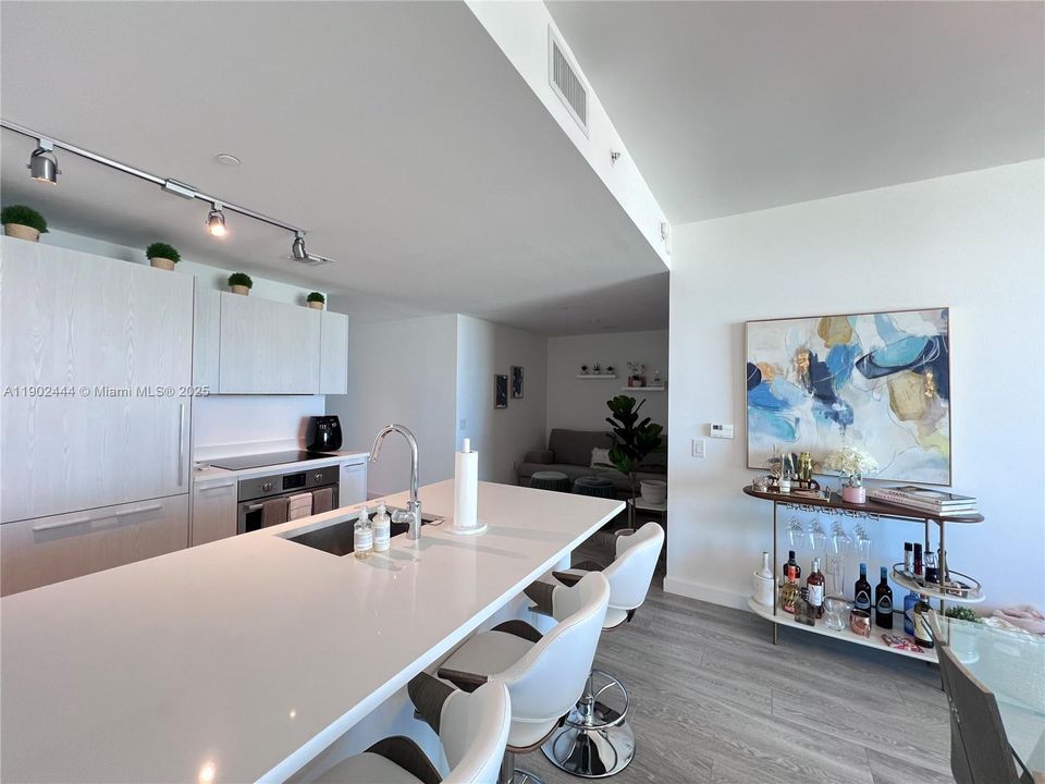 For Rent: $5,300 (2 beds, 2 baths, 1141 Square Feet)