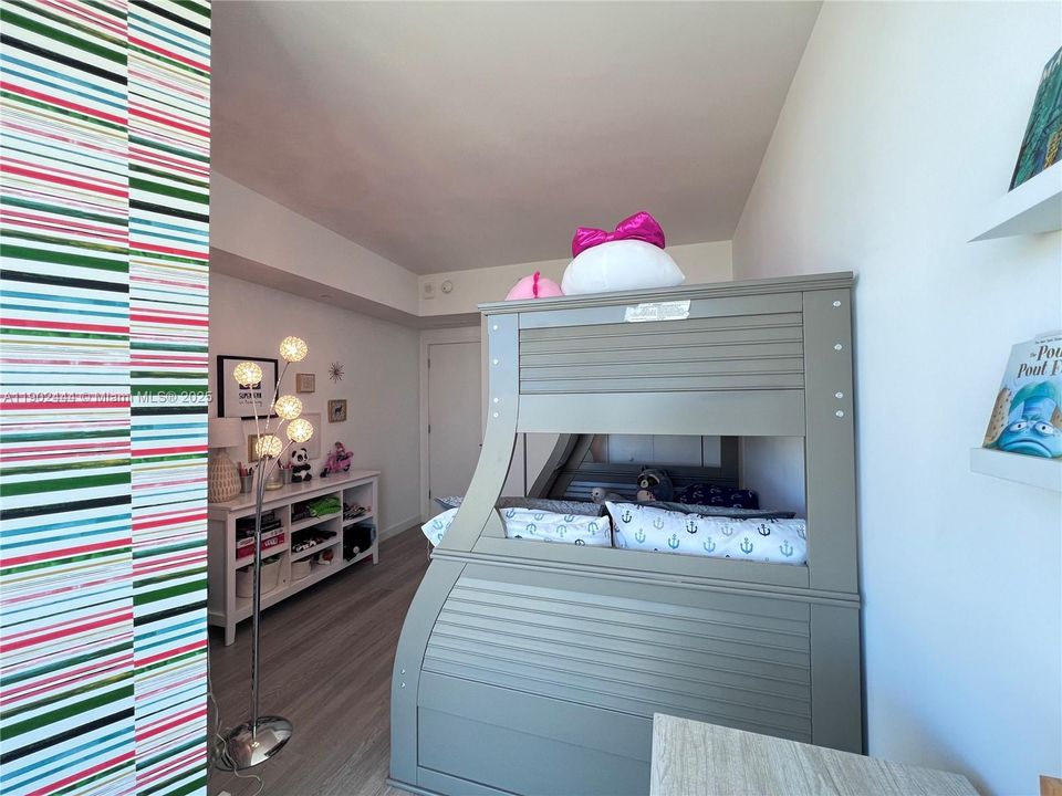 For Rent: $5,300 (2 beds, 2 baths, 1141 Square Feet)