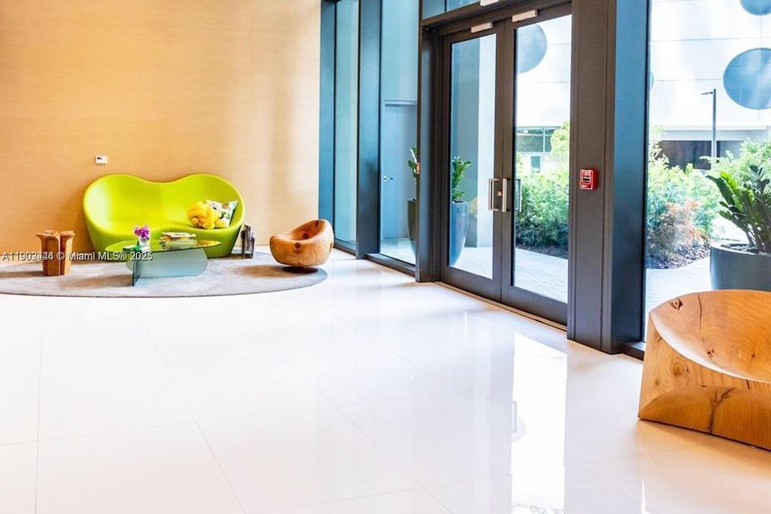 For Rent: $5,300 (2 beds, 2 baths, 1141 Square Feet)