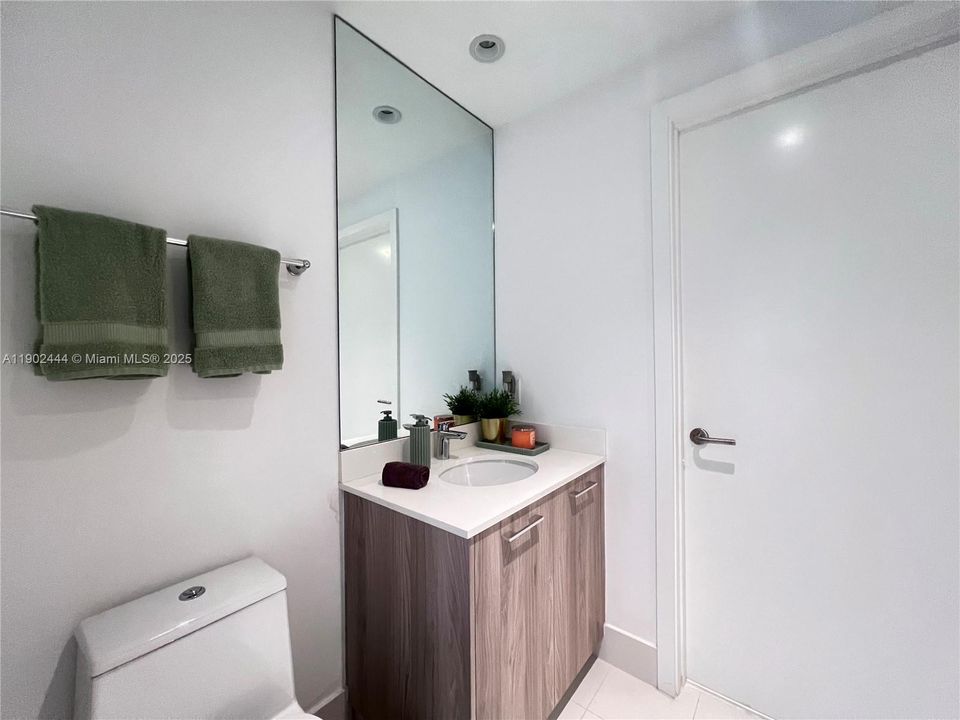 For Rent: $5,300 (2 beds, 2 baths, 1141 Square Feet)