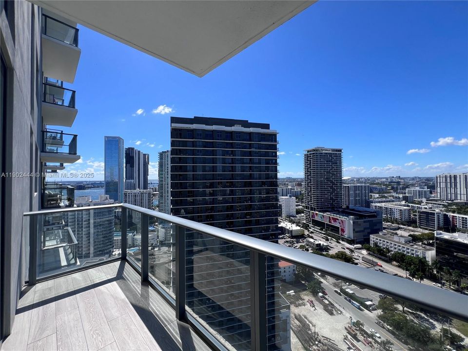 For Rent: $5,300 (2 beds, 2 baths, 1141 Square Feet)