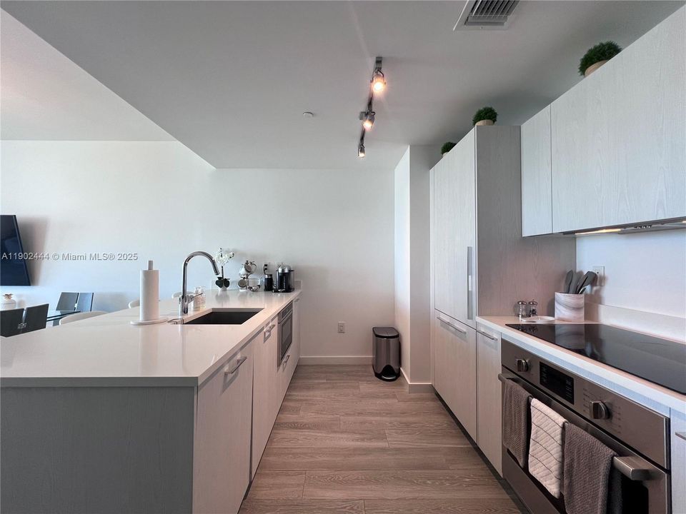 For Rent: $5,300 (2 beds, 2 baths, 1141 Square Feet)