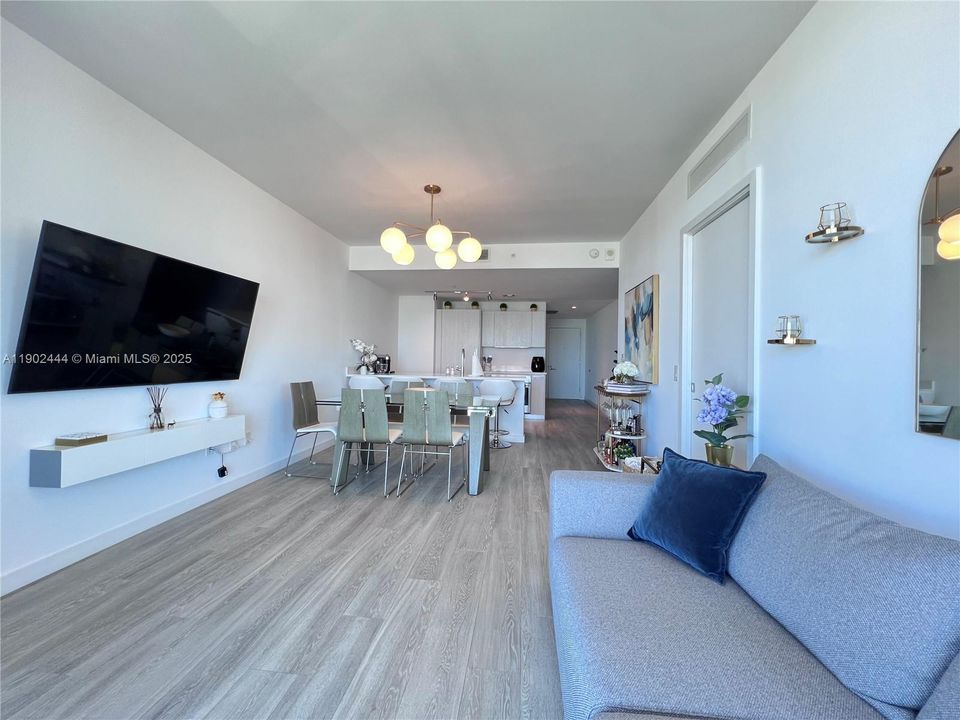 For Rent: $5,300 (2 beds, 2 baths, 1141 Square Feet)