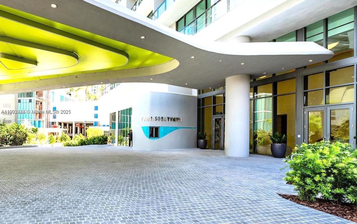 For Rent: $5,300 (2 beds, 2 baths, 1141 Square Feet)