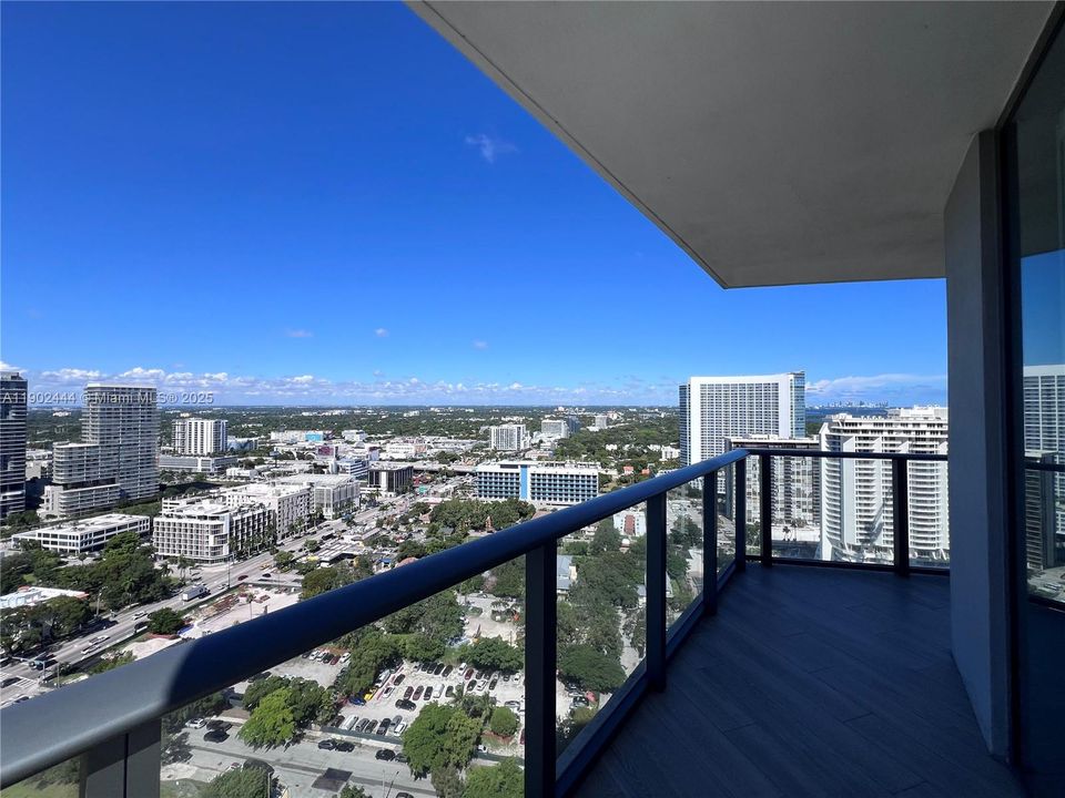 For Rent: $5,300 (2 beds, 2 baths, 1141 Square Feet)