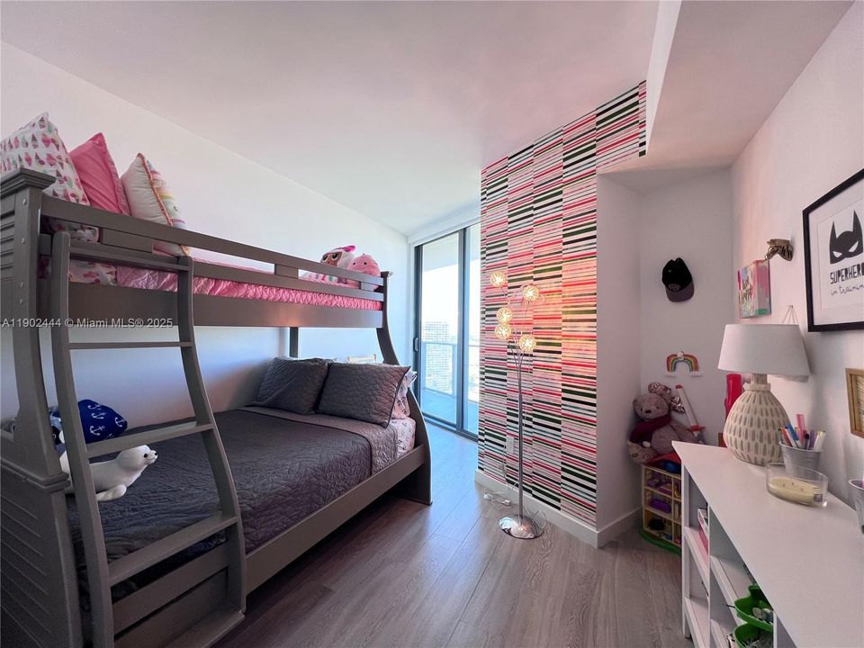 For Rent: $5,300 (2 beds, 2 baths, 1141 Square Feet)