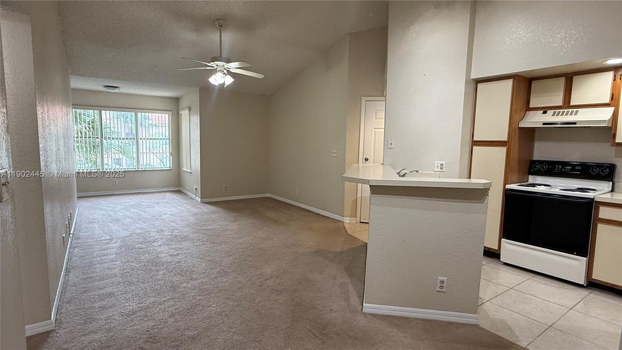 For Rent: $1,600 (1 beds, 1 baths, 712 Square Feet)
