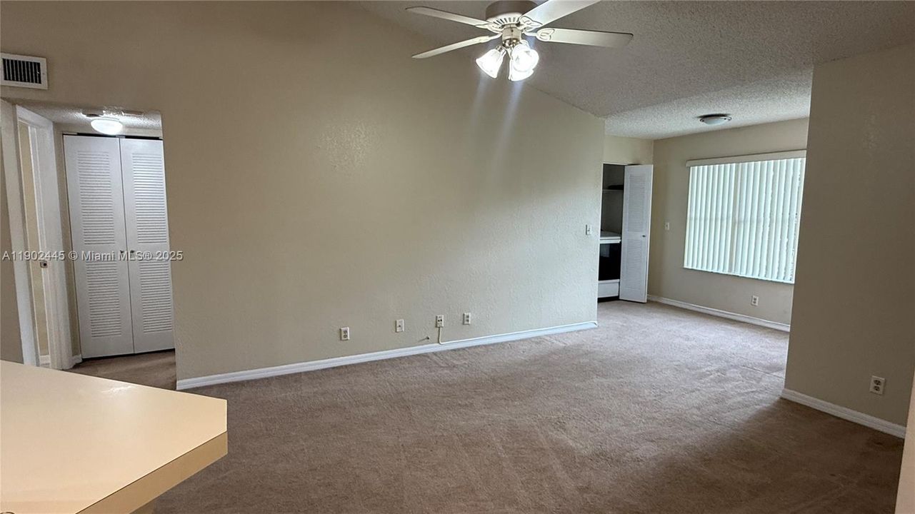 For Rent: $1,600 (1 beds, 1 baths, 712 Square Feet)