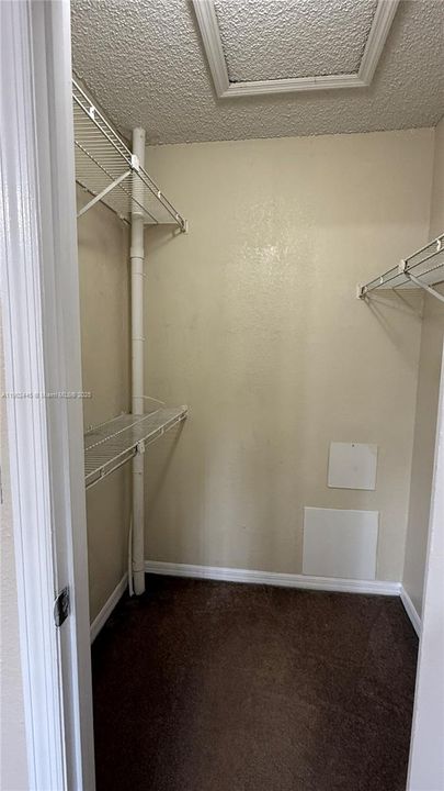 For Rent: $1,600 (1 beds, 1 baths, 712 Square Feet)