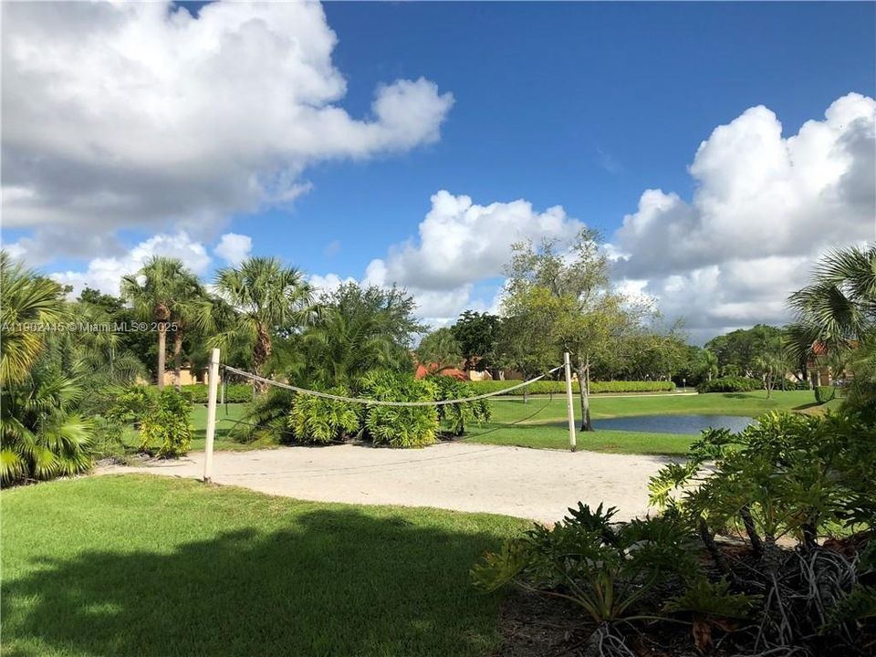 For Rent: $1,600 (1 beds, 1 baths, 712 Square Feet)