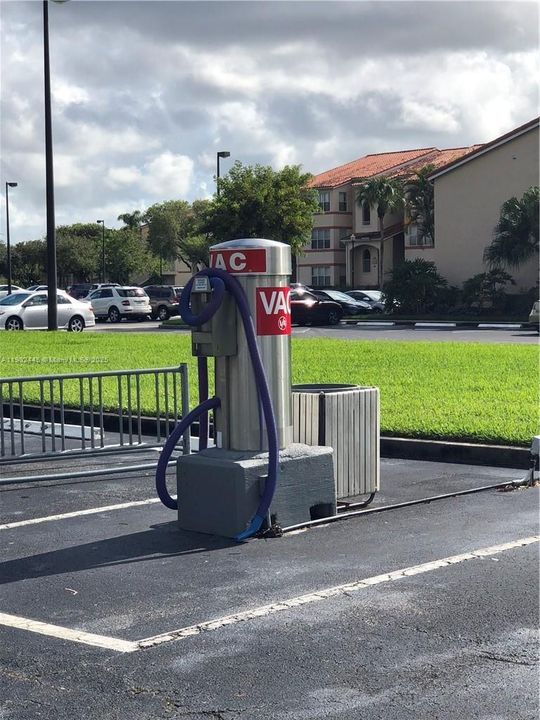 For Rent: $1,600 (1 beds, 1 baths, 712 Square Feet)