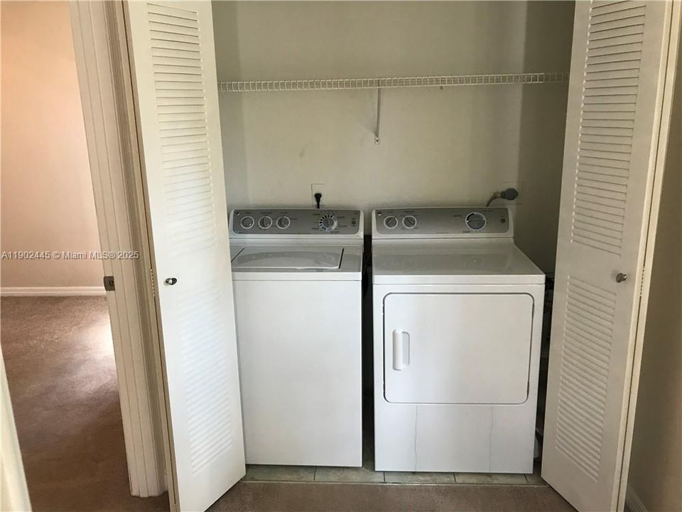 For Rent: $1,600 (1 beds, 1 baths, 712 Square Feet)