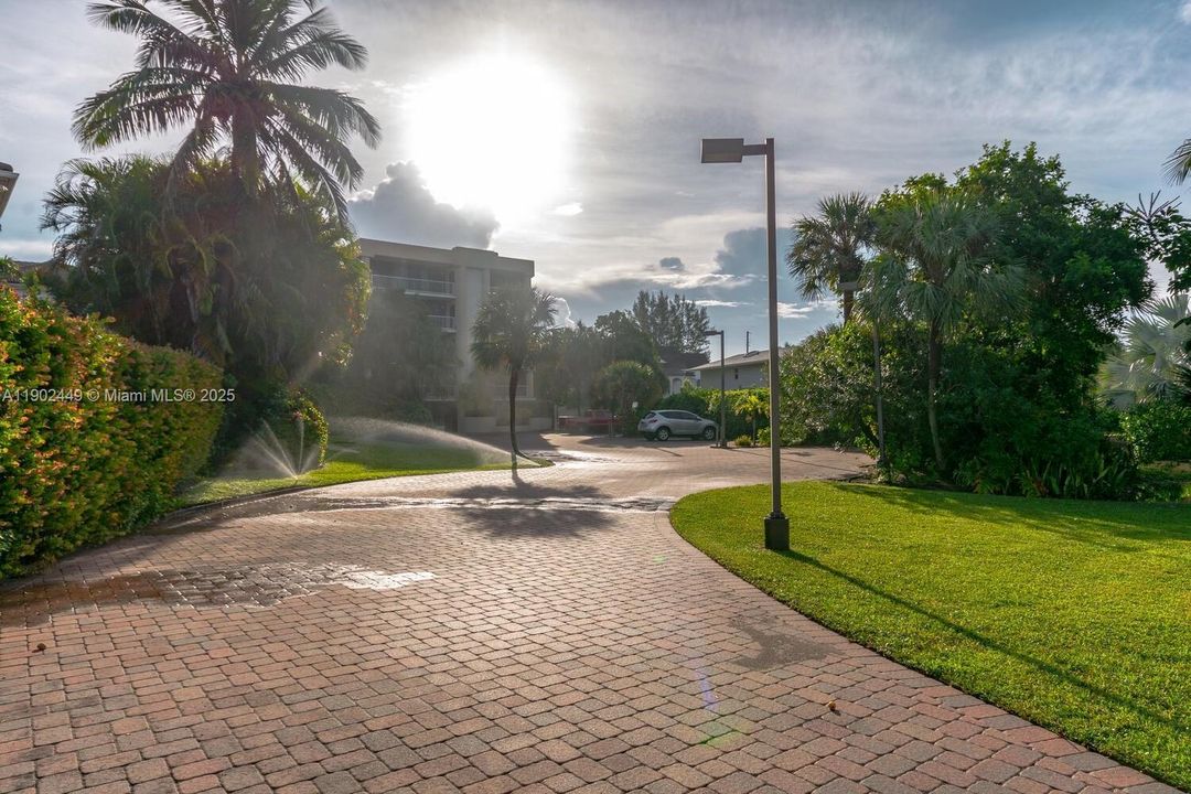 For Rent: $8,000 (3 beds, 2 baths, 1954 Square Feet)