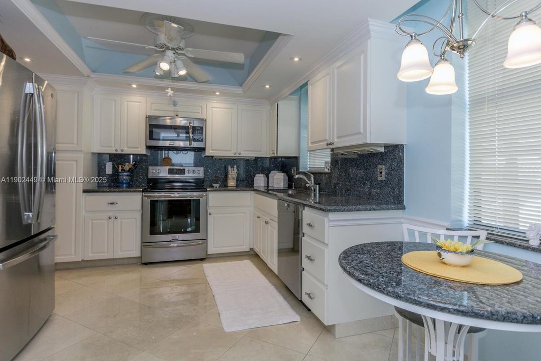 For Rent: $8,000 (3 beds, 2 baths, 1954 Square Feet)