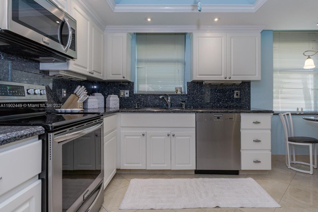 For Rent: $8,000 (3 beds, 2 baths, 1954 Square Feet)