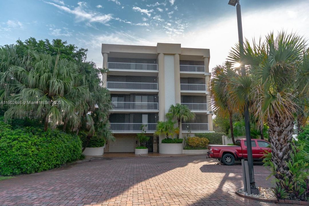 For Rent: $8,000 (3 beds, 2 baths, 1954 Square Feet)