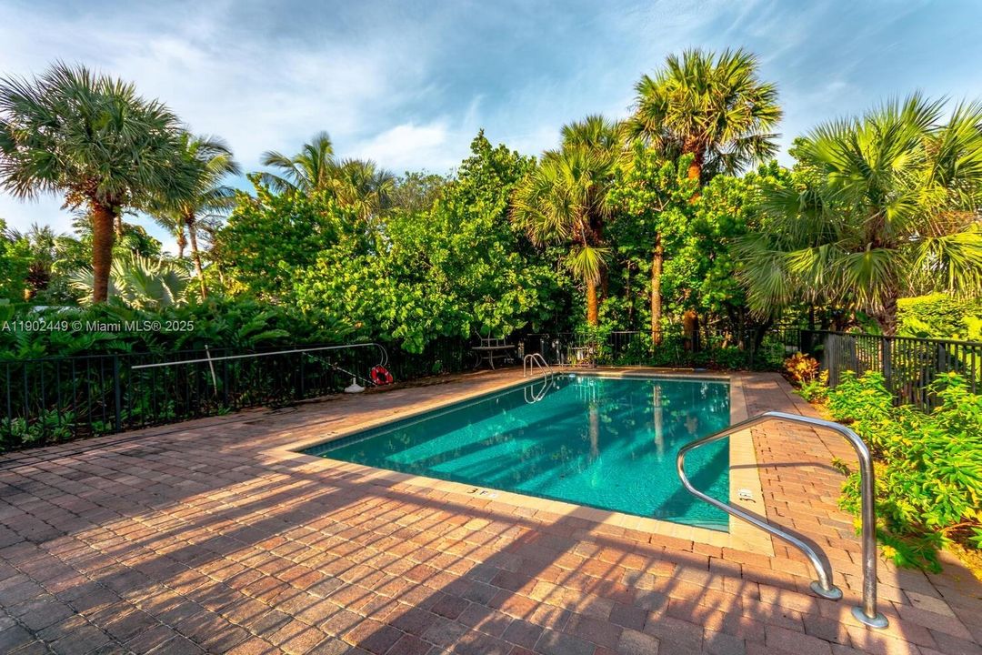 For Rent: $8,000 (3 beds, 2 baths, 1954 Square Feet)