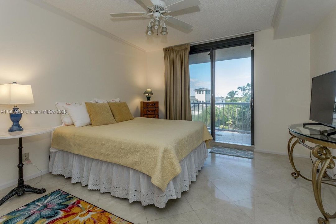 For Rent: $8,000 (3 beds, 2 baths, 1954 Square Feet)