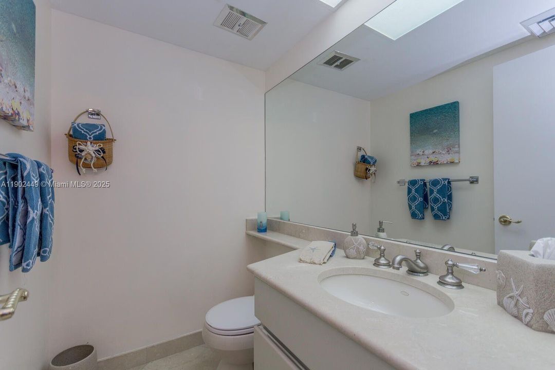 For Rent: $8,000 (3 beds, 2 baths, 1954 Square Feet)