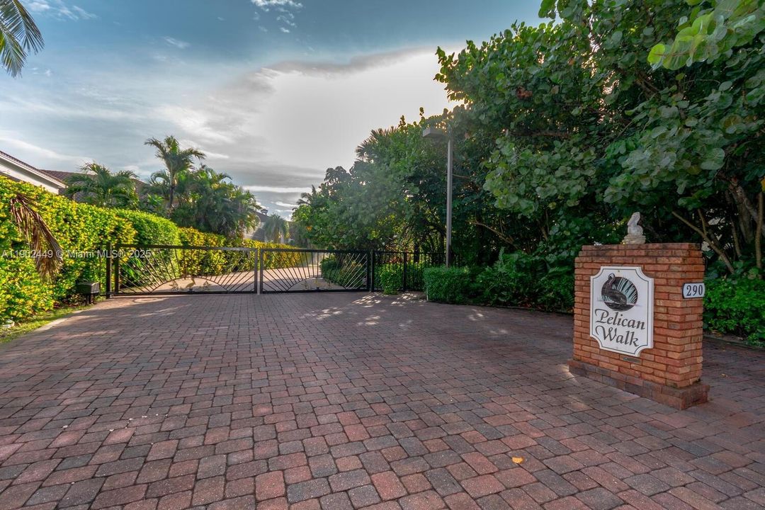 For Rent: $8,000 (3 beds, 2 baths, 1954 Square Feet)