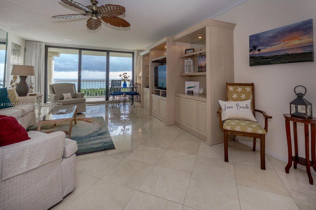 For Rent: $8,000 (3 beds, 2 baths, 1954 Square Feet)