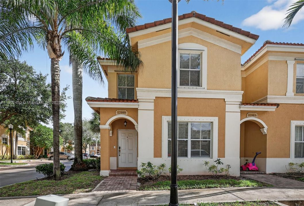 En Venta: $415,000 (3 camas, 2 baños, 1470 Pies cuadrados)