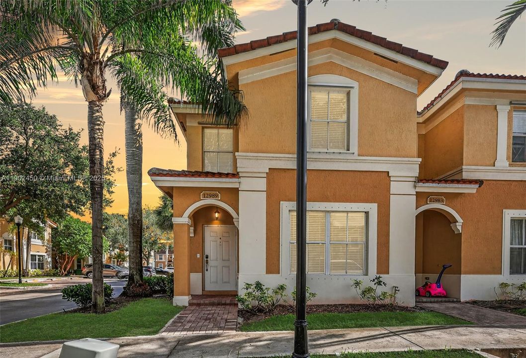 En Venta: $415,000 (3 camas, 2 baños, 1470 Pies cuadrados)