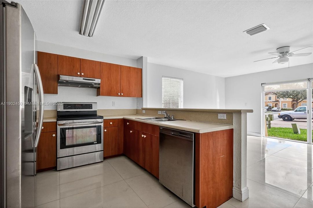 En Venta: $415,000 (3 camas, 2 baños, 1470 Pies cuadrados)