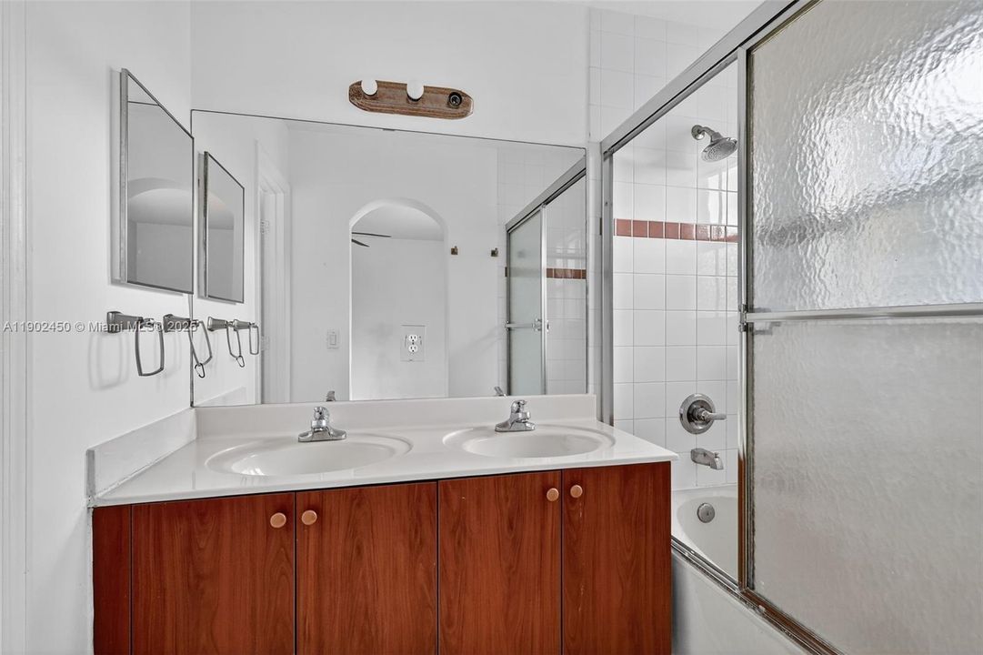 En Venta: $415,000 (3 camas, 2 baños, 1470 Pies cuadrados)