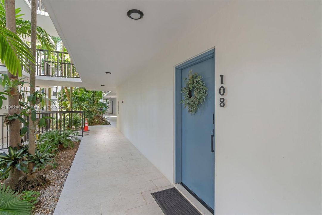 Recently Sold: $889,000 (2 beds, 2 baths, 1450 Square Feet)