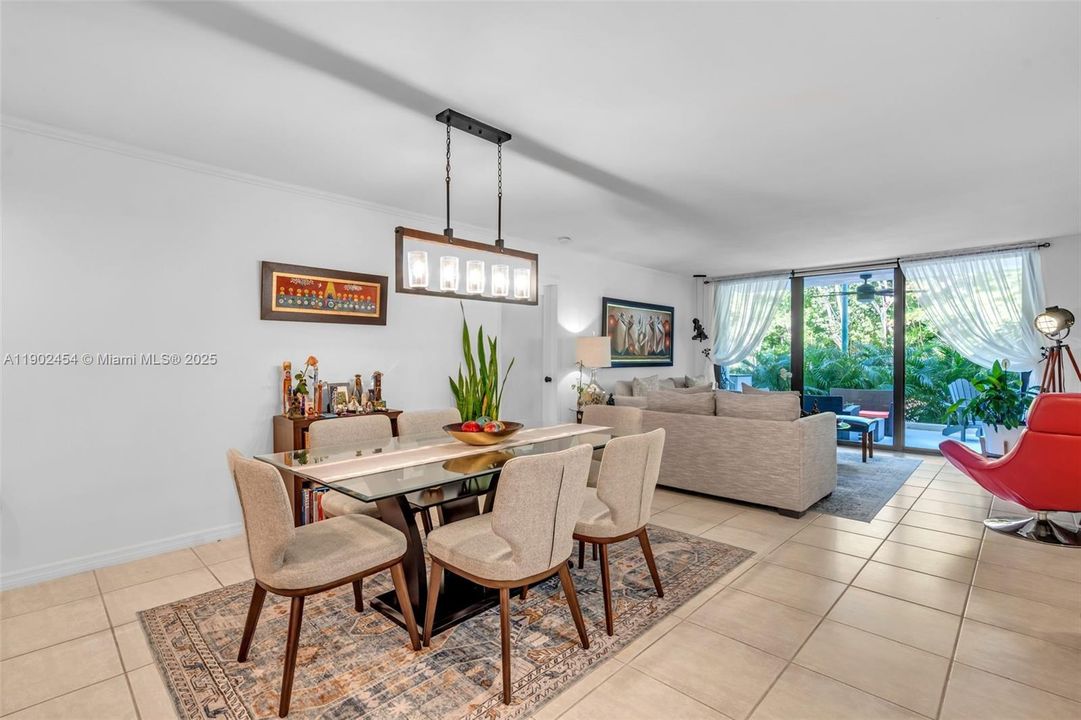 Recently Sold: $889,000 (2 beds, 2 baths, 1450 Square Feet)
