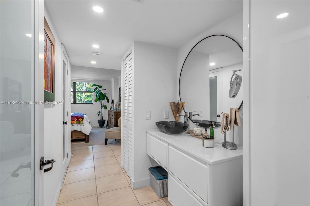 Recently Sold: $889,000 (2 beds, 2 baths, 1450 Square Feet)