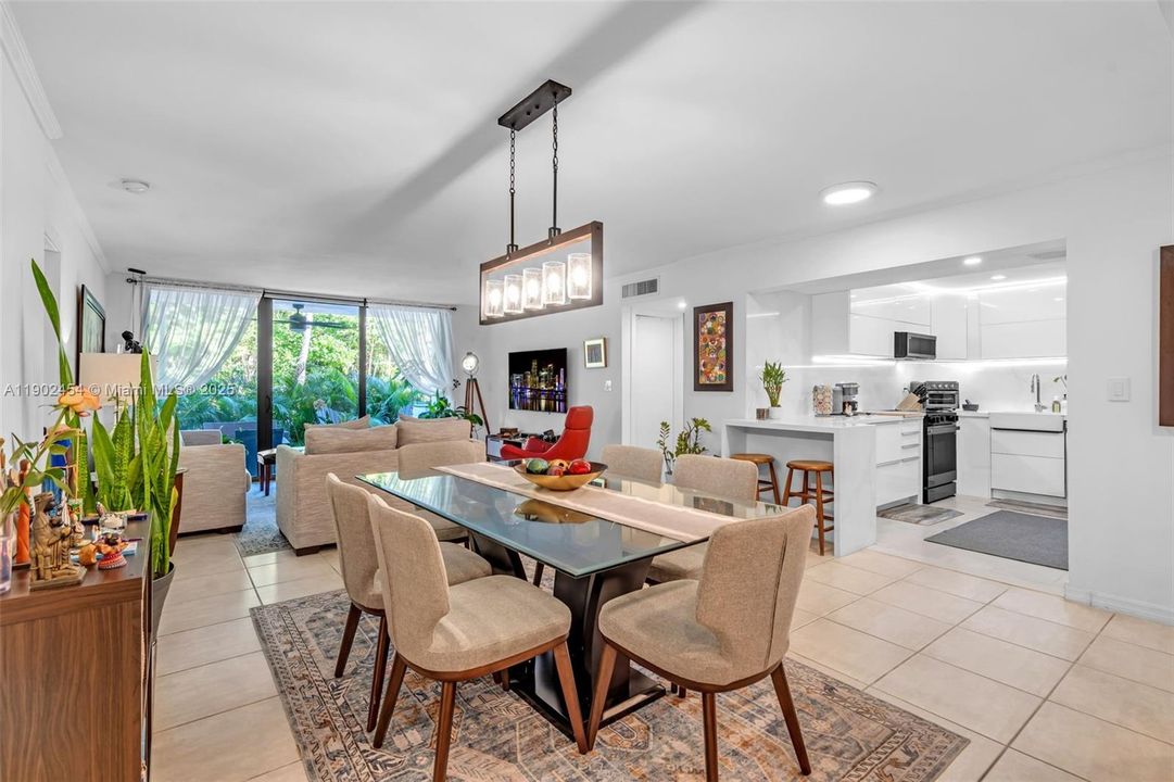Recently Sold: $889,000 (2 beds, 2 baths, 1450 Square Feet)