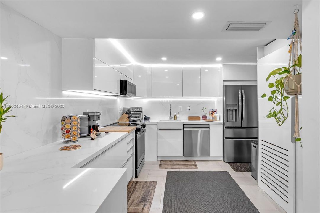 Recently Sold: $889,000 (2 beds, 2 baths, 1450 Square Feet)