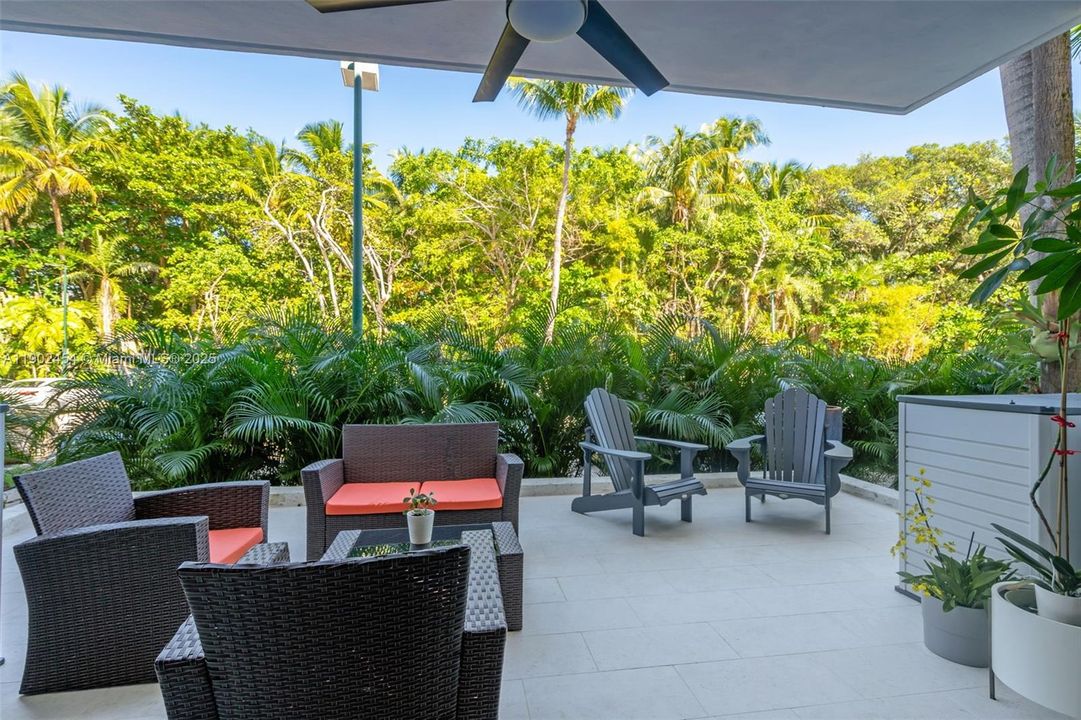 Recently Sold: $889,000 (2 beds, 2 baths, 1450 Square Feet)