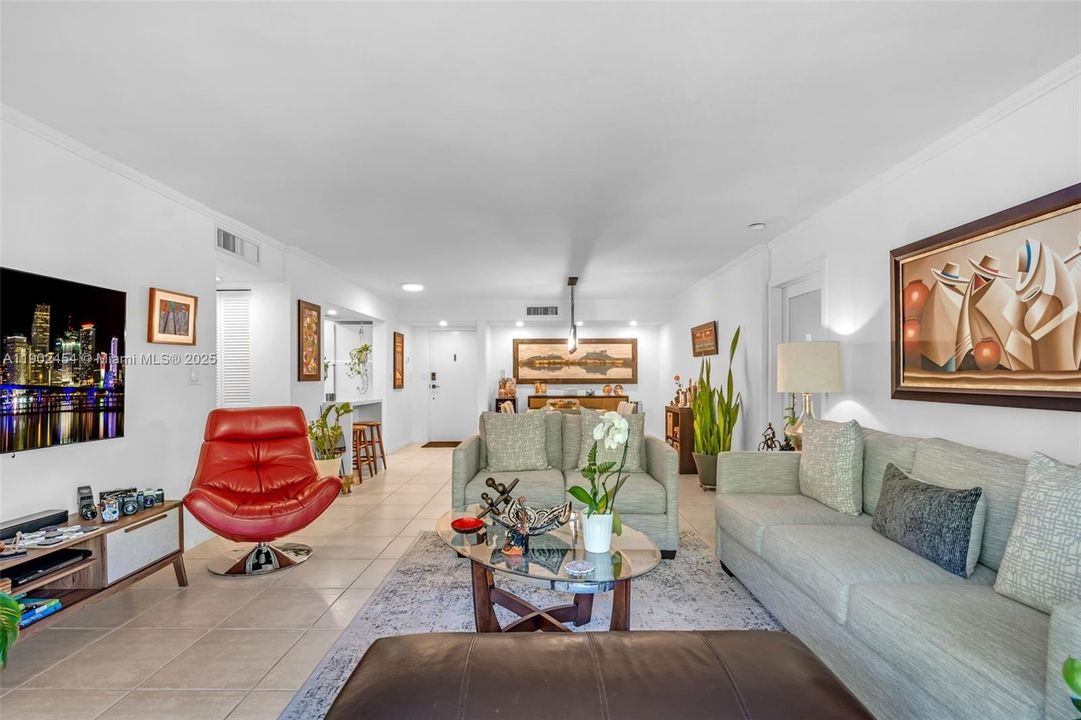 Recently Sold: $889,000 (2 beds, 2 baths, 1450 Square Feet)