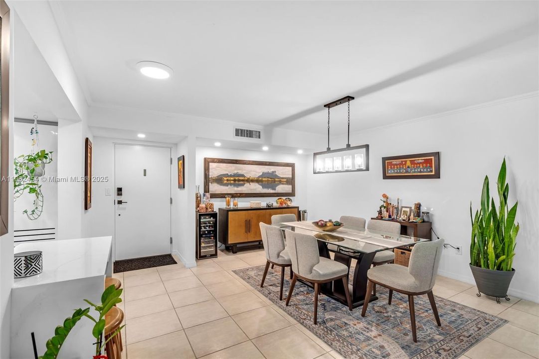 Recently Sold: $889,000 (2 beds, 2 baths, 1450 Square Feet)