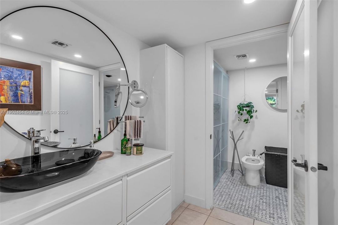 Recently Sold: $889,000 (2 beds, 2 baths, 1450 Square Feet)