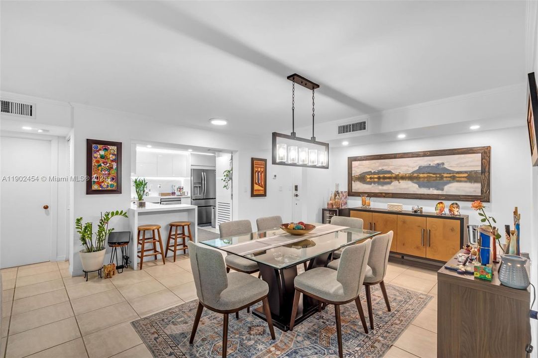 Recently Sold: $889,000 (2 beds, 2 baths, 1450 Square Feet)