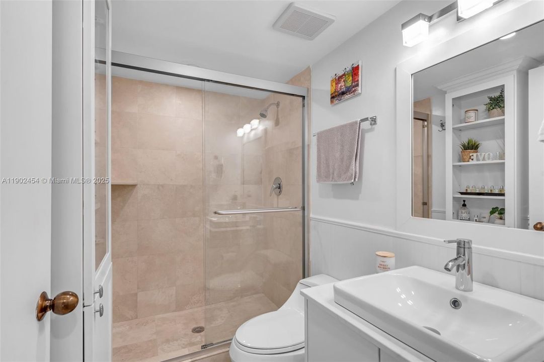 Recently Sold: $889,000 (2 beds, 2 baths, 1450 Square Feet)