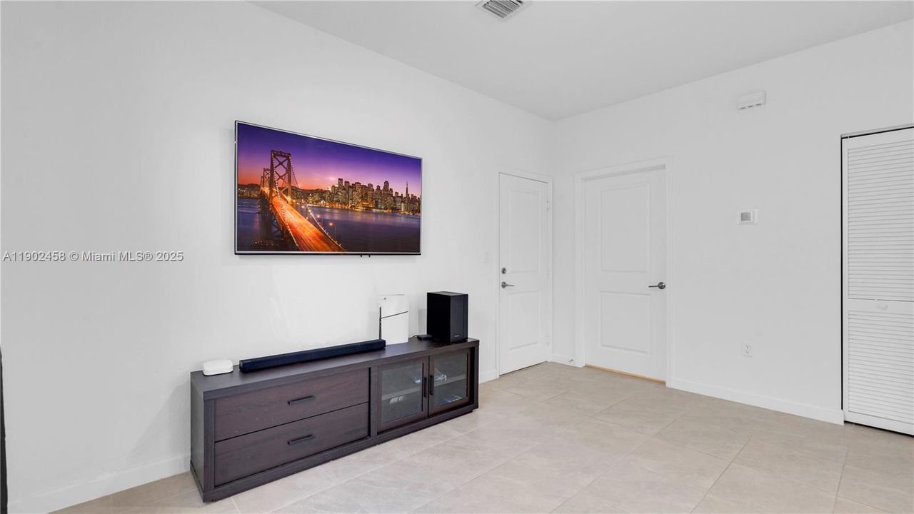 For Sale: $537,500 (3 beds, 2 baths, 1812 Square Feet)