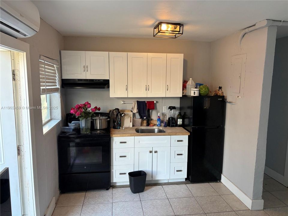 For Sale: $297,000 (2 beds, 1 baths, 630 Square Feet)