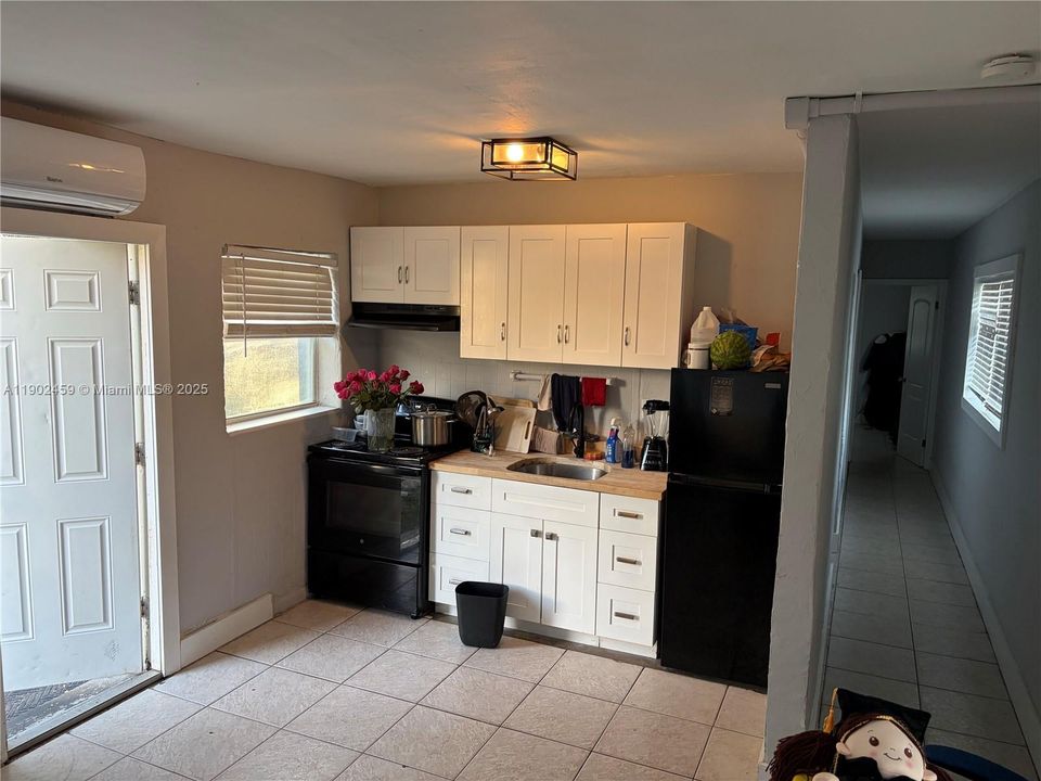 For Sale: $297,000 (2 beds, 1 baths, 630 Square Feet)